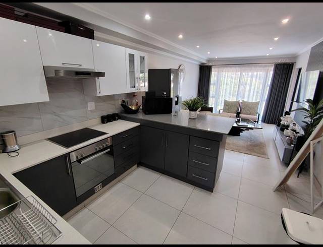 2 BEDROOM APARTMENT FOR SALE IN UMHLANGA CENTRAL